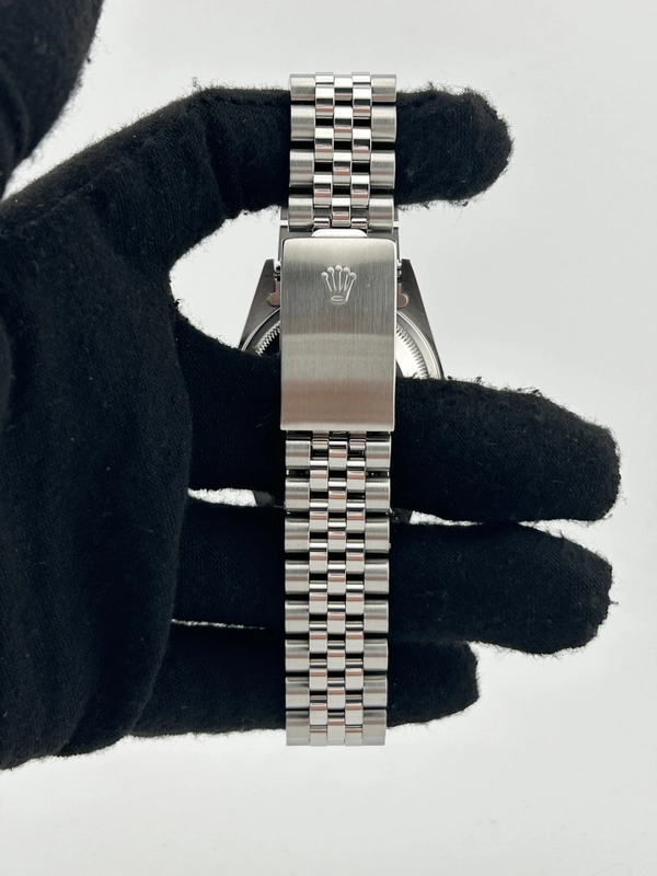 Rolex Datejust 36 White Roman Numerals Dial on Jubilee D Link Bracelet Ref. 16220 2000 view 4