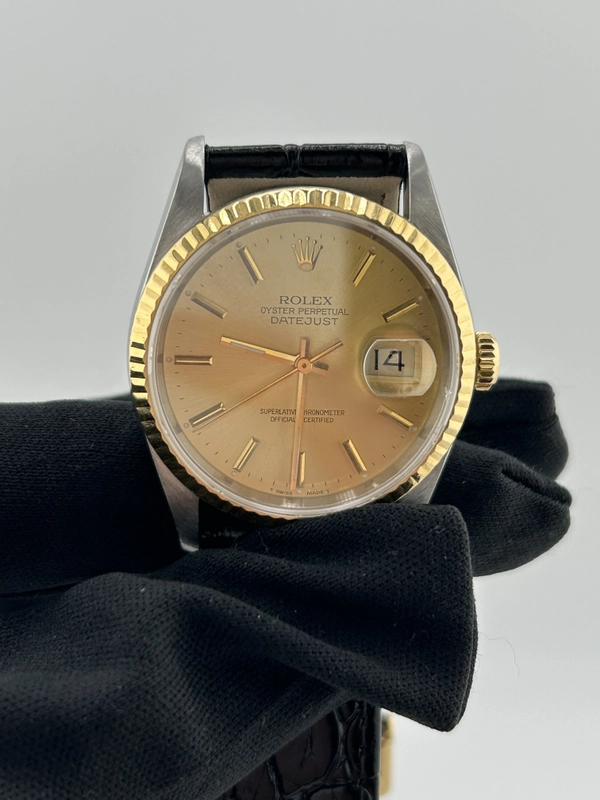Rolex Datejust 36 Champagne Stick Dial on Generic Black Leather Strap Ref. 16233 1988 view 3
