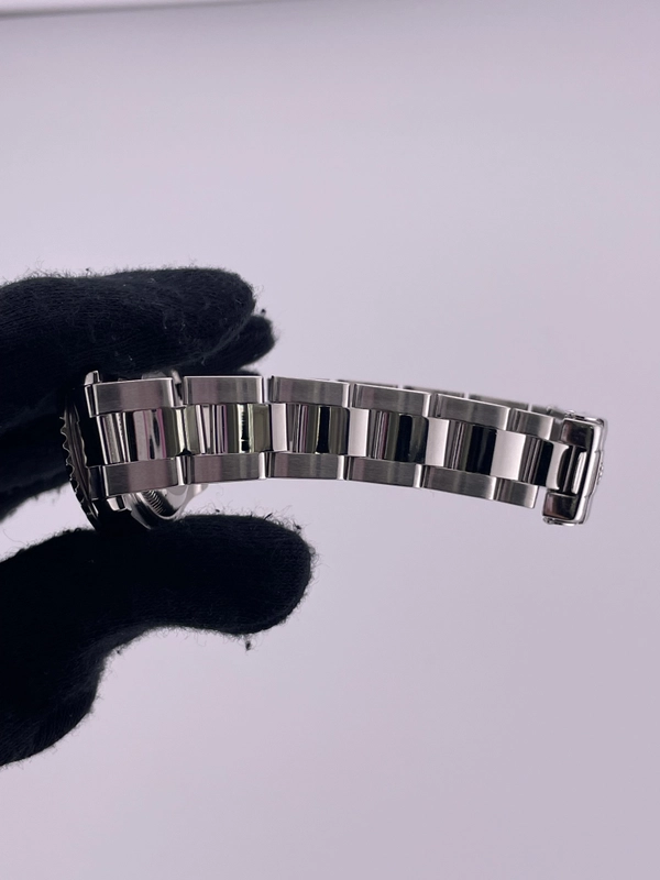 Rolex Yacht-Master Platinum Dial on Oyster Rivet Bracelet Ref. 169622 Papers 2003 view 5