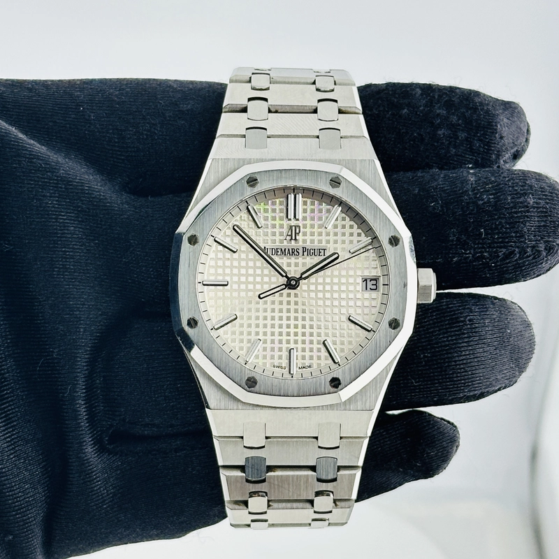 Audemars Piguet Royal Oak White Dial on Stainless Steel Bracelet Ref. 15500ST.OO.1220ST.04 Card view 2