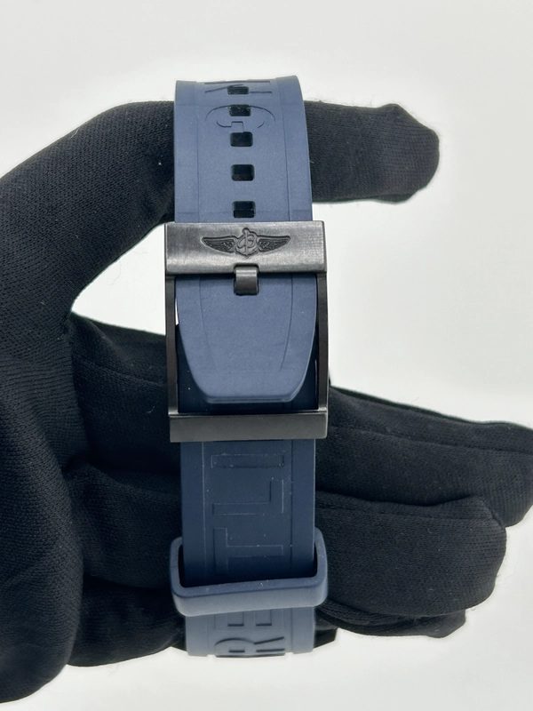 Breitling Endurance Pro Black Dial on Rubber Strap Ref. X82310D51B1S1 Complete view 4