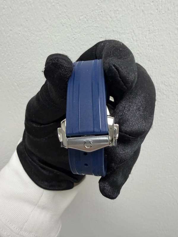 Omega Seamaster Diver 300M White Dial on Rubber Strap Ref. 210.32.42.20.04.002 Card view 4