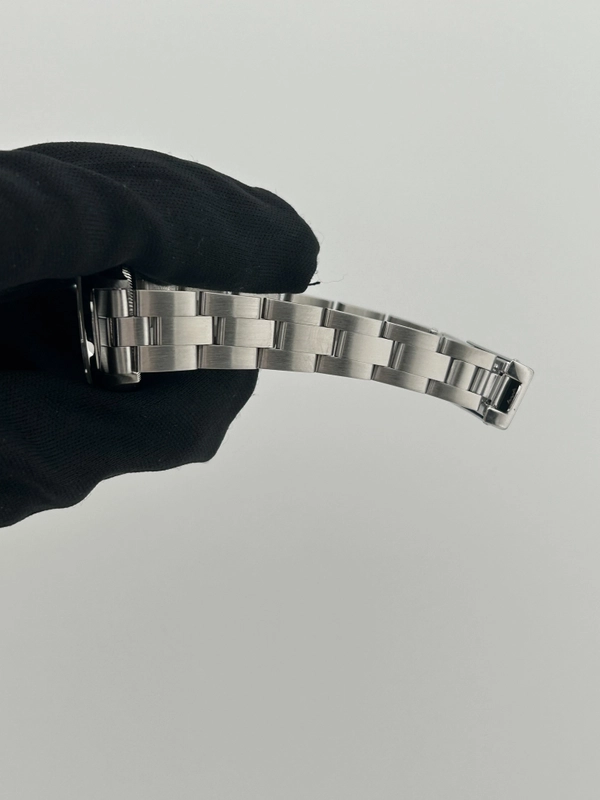 Rolex Oyster Perpetual Black Dial on Oyster Steel Bracelet Ref. 67180 Papers 1997 view 5