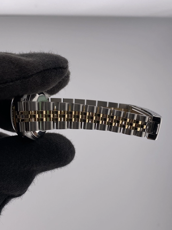 Rolex Datejust Lady Champagne Stick Dial on Jubilee Ref. 69173 Open Date view 5