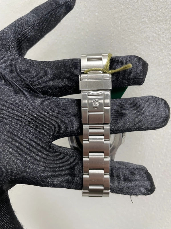 Rolex GMT-Master Black Dial on Oyster Bracelet Ref. 16700 Papers 1997 view 3