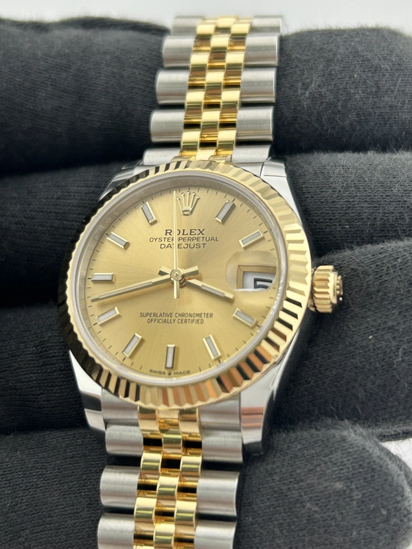 Rolex Datejust Champagne Index Dial on D Link Jubilee Bracelet Ref. 278273 Complete 2026 view 3