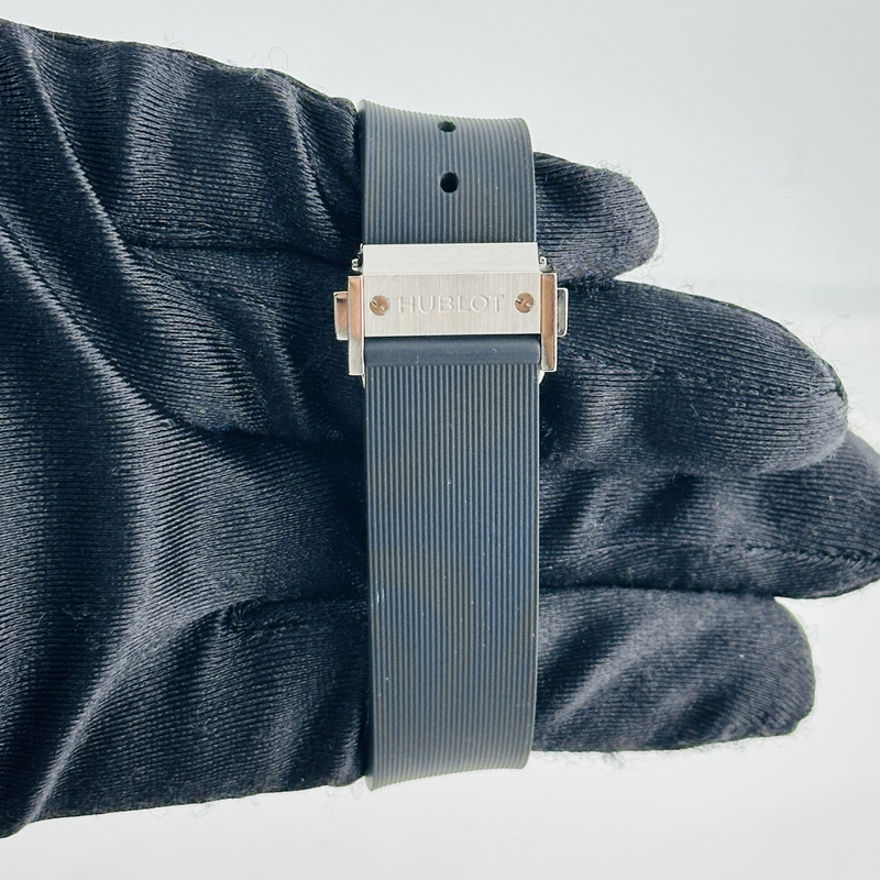 Hublot Classic Fusion Black Dial on Rubber Strap Ref. 565.NX.1470.RX with Box view 5