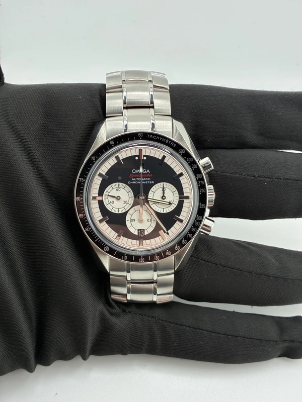 Omega Speedmaster Black Dial on Stainless Steel Bracelet Ref. 3507.51 view 3