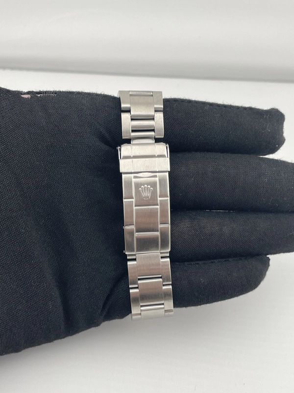 Rolex Submariner Date Black Dial on Oyster Ref. 16610 Papers Open Date view 4