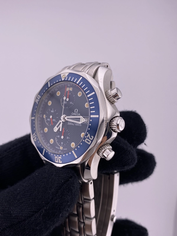Omega Seamaster Professional 300M Blue Dial on Stainless Steel Bracelet Ref. 2599.8 view 3