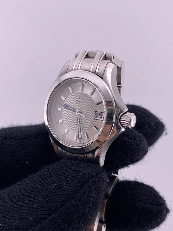 Omega Seamaster 120m Silver Dial on Stainless Steel Bracelet Ref. 2581.3 view 3