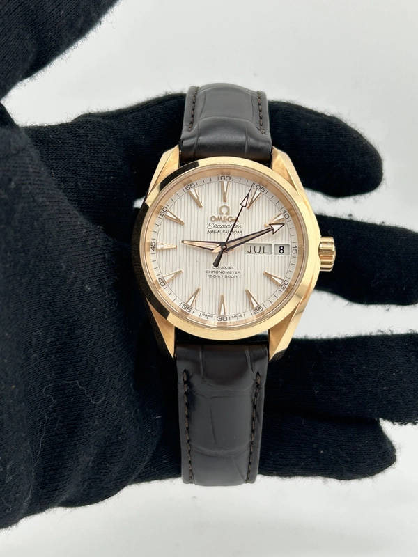 Omega Seamaster Silver Tapestry Dial on Leather Ref. 231.53.39.22.02.001 Complete Open Date view 2