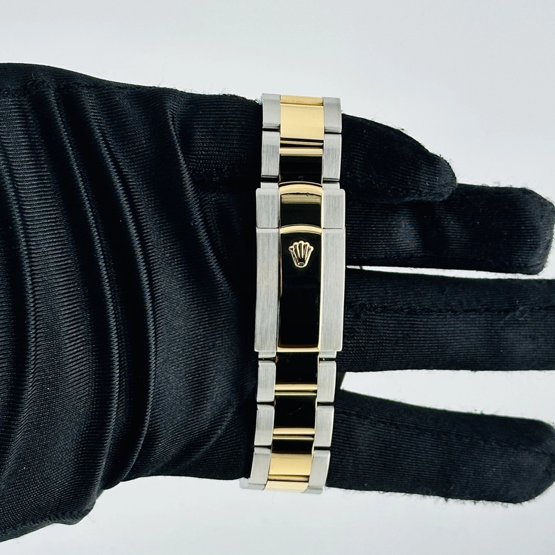 Rolex SkyDweller Champagne Dial on Oyster Bracelet Ref. 326933 Card 2018 view 3