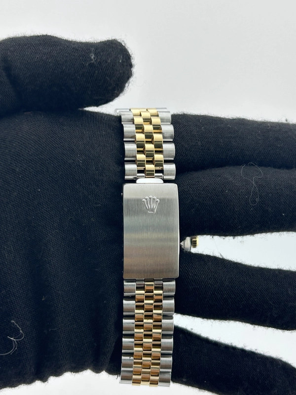Rolex Datejust 36 Champagne Stick Dial on Jubilee Ref. 16233 Papers 1989 view 4