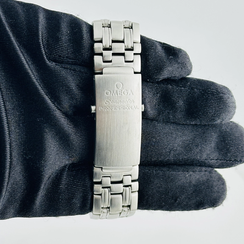 Omega Seamaster 300M Blue Dial on Stainless Steel Ref. 2552.80.00 view 4