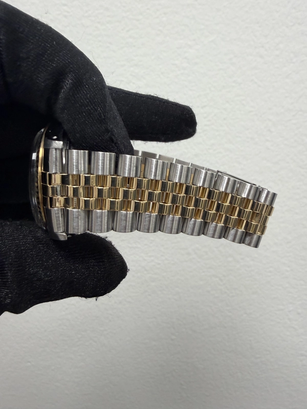Rolex Datejust Champagne Stick Dial on D Link Jubilee Ref. 16013 1987 view 4