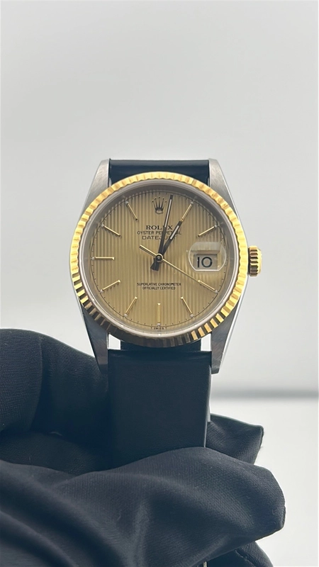Rolex Datejust 36 Champagne Stick Dial on Jubilee Ref. 16233 view 2