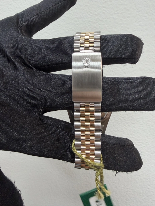 Rolex Datejust Champagne Stick Dial on D Link Jubilee Ref. 16233 Papers Open Date view 3