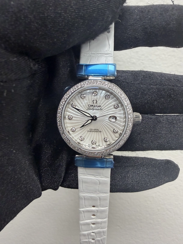 Omega De Ville Ladymatic Omega Co-Axial White Diamond Dial on Leather Strap Ref. 425.38.34.20.55.001 Card Open Date view 2