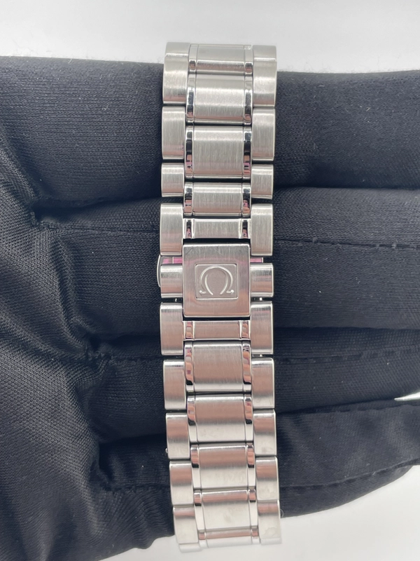 Omega Speedmaster Racing Black Dial on Stainless Steel Bracelet Ref. 3519.50 Complete Open Date view 4