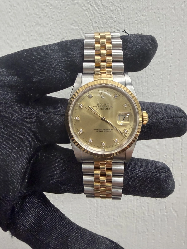 Rolex Datejust 36 Champagne Diamond Dial on Jubilee Ref. 16233 1989 view 2