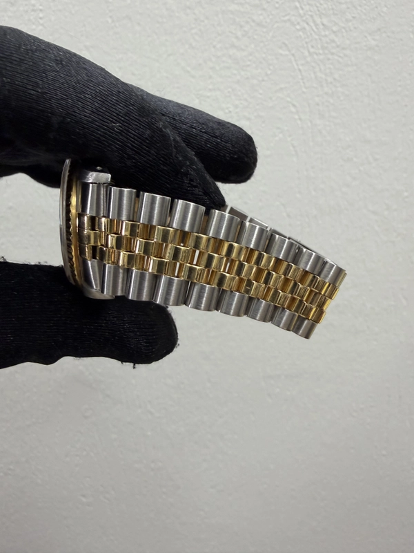 Rolex Datejust Gold Diamond Dial on Jubilee Ref. 16233 1989 view 4