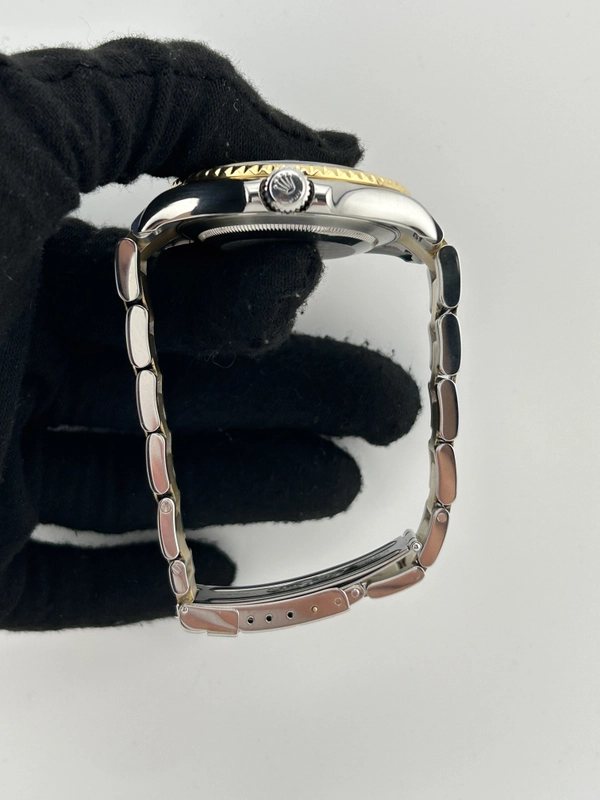 Rolex Yacht-Master Silver Dial on 2 Tone Oyster Bracelet Ref. 16622 2005 view 6