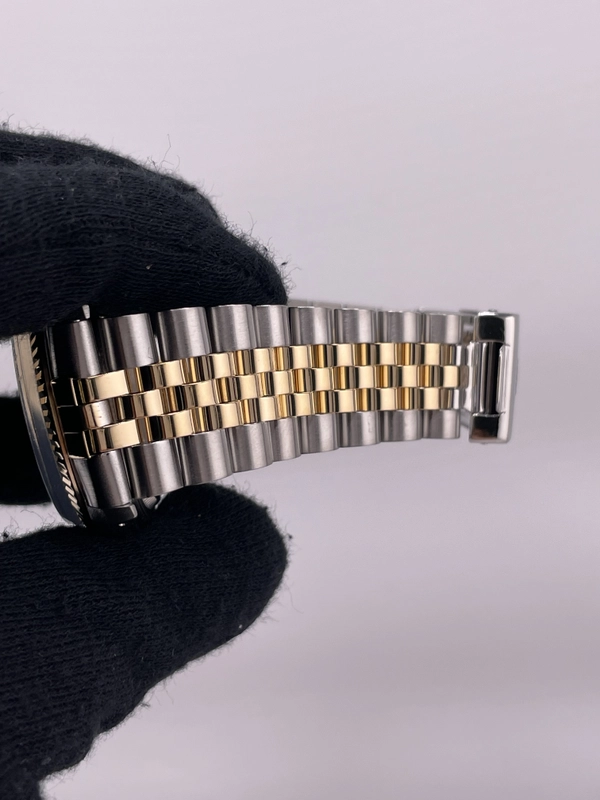 Rolex Datejust Champagne Stick Dial on D Link Jubilee Bracelet Ref. 16013 1987 view 5