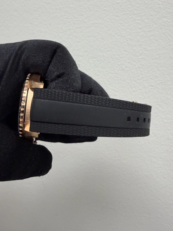 Breitling Superocean Automatic Black Dial on Rubber Strap Ref. R17375211B1S1 Card 2026 view 4