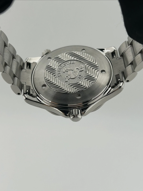 Omega Seamaster Black Wave Motif Dial on Stainless Steel Bracelet Ref. 2264.50.00 view 7