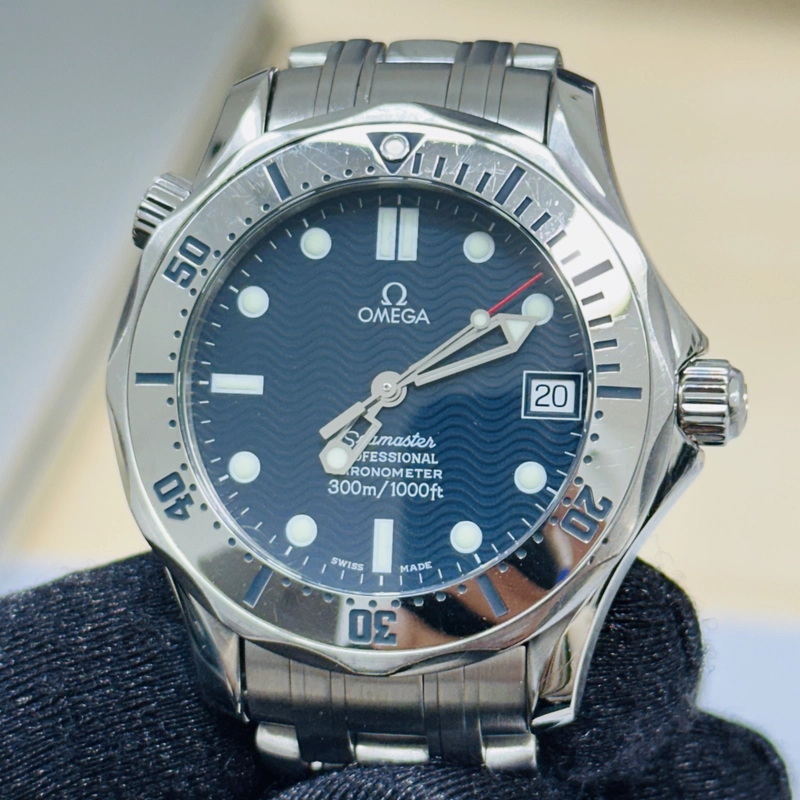 Omega Seamaster 300M Blue Dial on Stainless Steel Ref. 2552.80.00 view 2