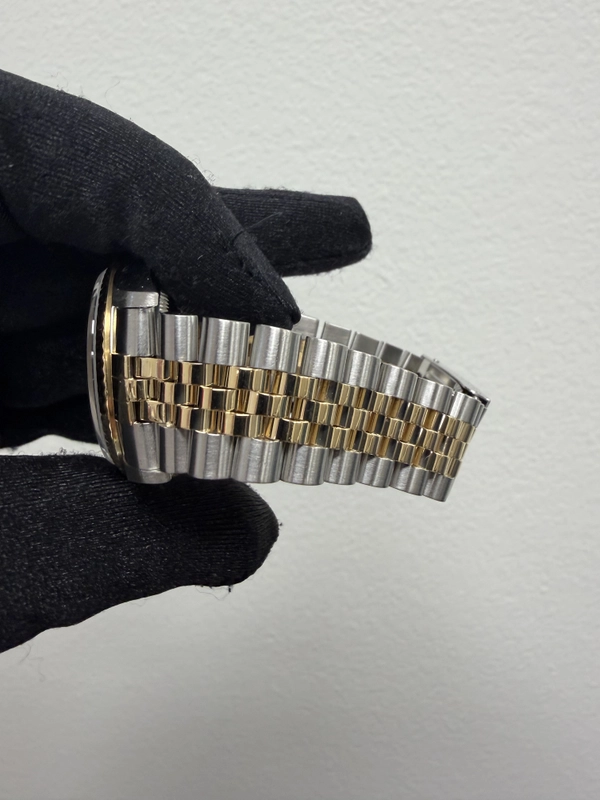 Rolex Datejust Champagne Diamond Dial on Jubilee Ref. 16233 view 4