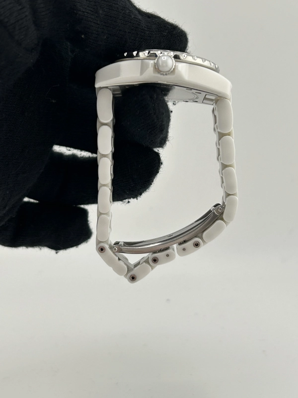 Chanel J12 White Dial on White Ceramic Bracelet Ref. H2010 view 6
