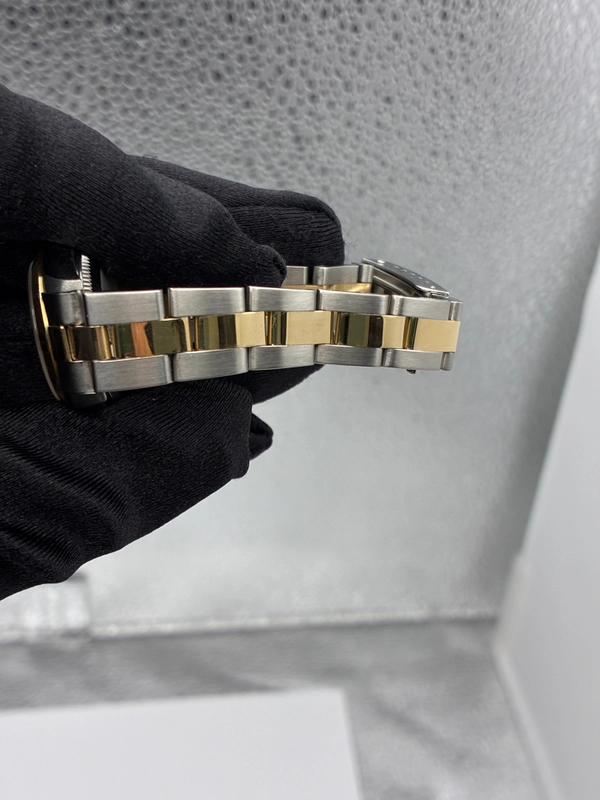 Rolex Oyster Perpetual Champagne Stick Dial on Oyster Bracelet Ref. 76233 2000 view 3