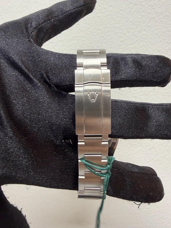 Rolex Airking Black Dial on Oyster Ref. 116900 Card 2019 view 3