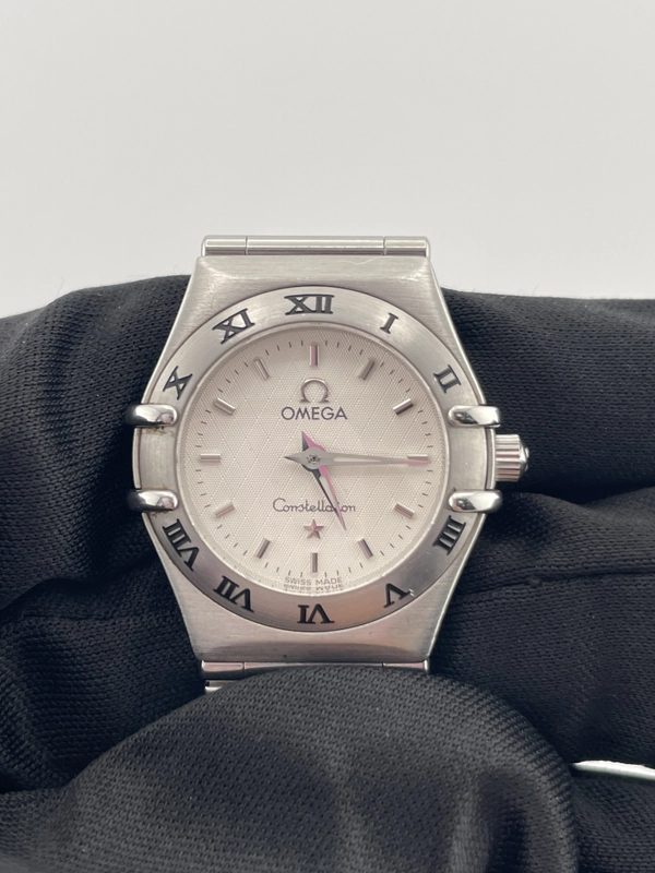 Omega Constellation White Dial on Stainless Steel Bracelet Ref. 1562.3 Card 2004 view 3