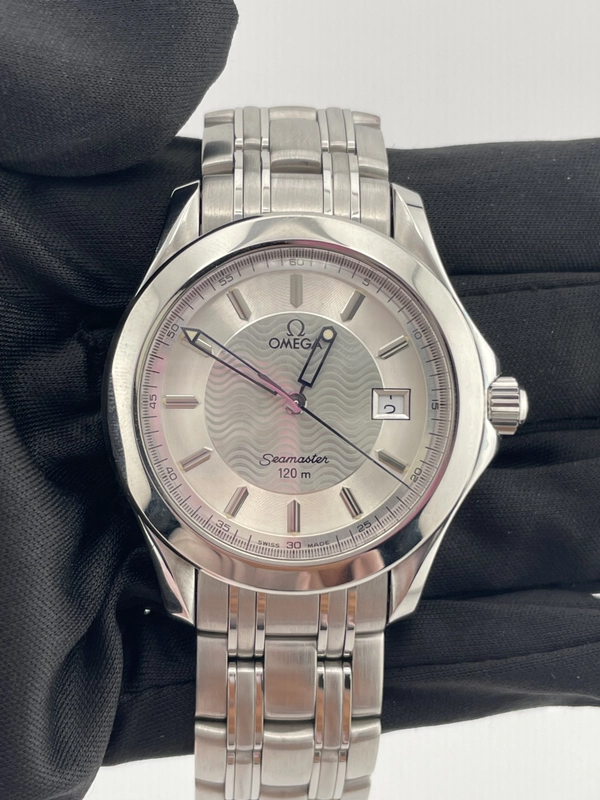 Omega Seamaster Silver Stick Dial on Stainless Steel Bracelet Ref. 2511.31.00 Card 1997 view 2