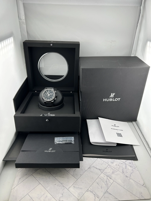 Hublot Classic Fusion Chronograph Black Dial on Bracelet Ref. 540.CM.1170.CM Card 2021 view 7