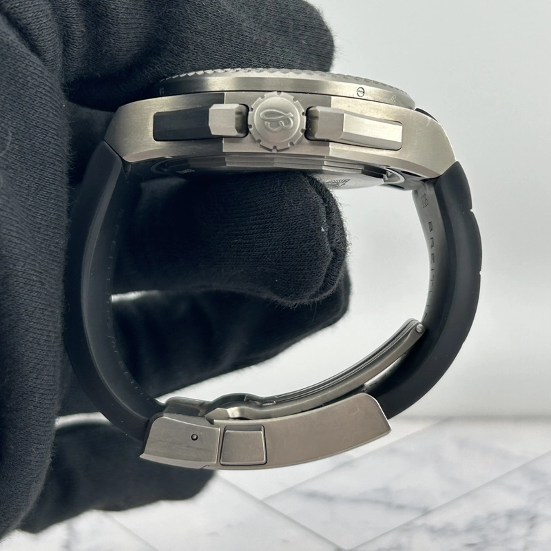 Breitling Bentley GMT Sliver Dial on Rubber & Metal Buckle Ref. EB0433/EB043335/G801 Papers 2017 view 5