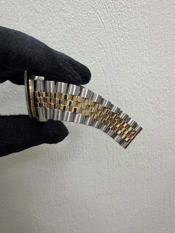 Rolex Datejust Champagne Diamond Factory Dial on D Link Jubilee Bracelet Ref. 16233 Papers 1996 view 4
