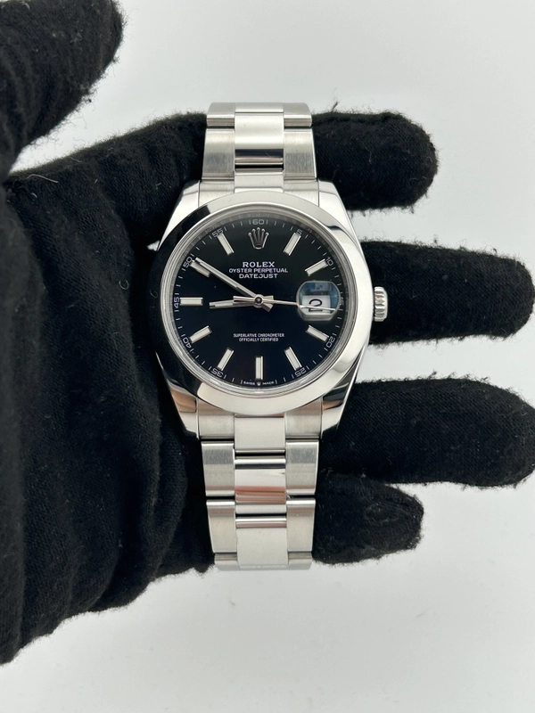 Rolex Datejust 41 Black Index Dial on Oyster Steel Bracelet Ref. 126300 Card 2020 view 2