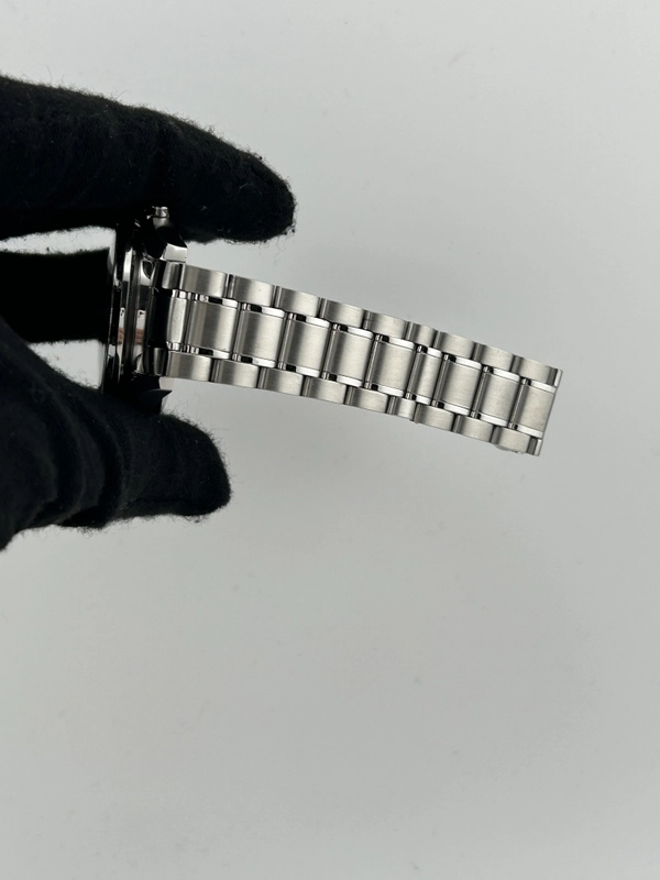 Omega Speedmaster Black Dial on Stainless Steel Bracelet Ref. 3513.5 Card 2000 view 5