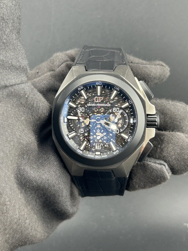 Girard Perregaux Sea Hawk Black Dial on Black Rubber Band Ref. 49971 Complete view 2