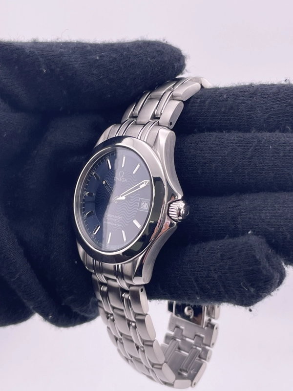 Omega Seamaster Blue Wave Motif Dial on Stainless Steel Bracelet Ref. 2501.81 Card 2004 view 4
