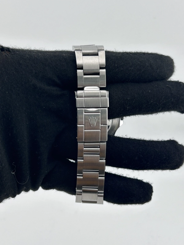 Rolex Explorer II White Dial on Oyster Ref. 16570 Papers 2000 view 4