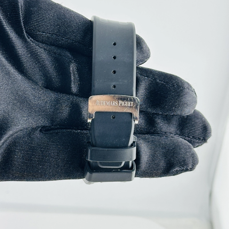 Audemars Piguet Royal Oak Offshore Chronograph Black Arabic Chrono Dial on Rubber Strap Ref. 26048SK.ZZ.D002CA.01 Papers 2015 view 4