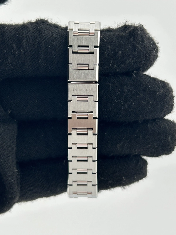 Bvlgari Bvlgari Black Dial on Stainless Steel Bracelet Ref. BB23SS view 4