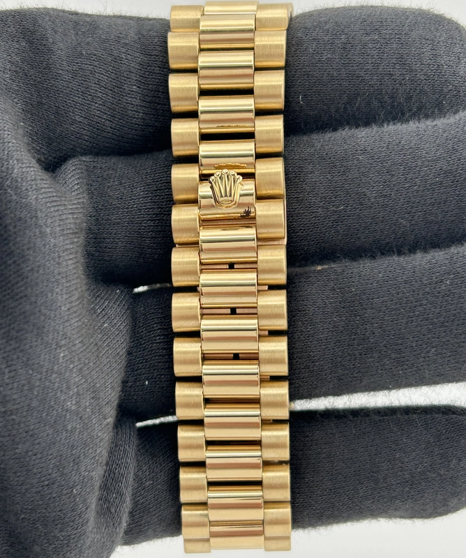 Rolex Day Date 36 Champagne Dial on President Ref. 18038 Papers 1981 view 4