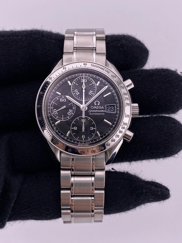 Omega Speedmaster Black Dial on Stainless Steel Bracelet Ref. 3513.5 view 2