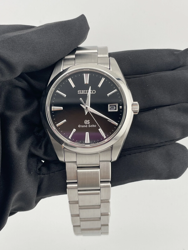 Seiko Heritage Collection Black Dial on Stainless Steel Bracelet Ref. SBGV023 view 2
